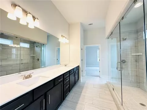 Bath - 85 Wingate Dr, Winder, GA 30680 photo 2 of 5