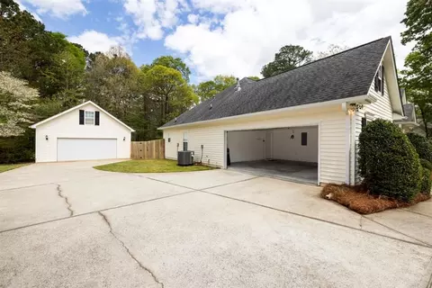 Exterior - 794 Lucas Dr, Hampton, GA 30228 photo 2 of 3