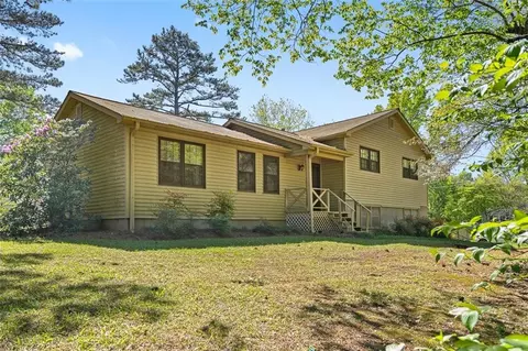 2062 Skyhawk Ln, Acworth, GA 30102