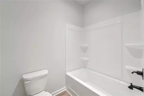 Bath - 95 Wingate Dr, Winder, GA 30680 photo 4 of 9