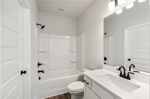 Bath - 95 Wingate Dr, Winder, GA 30680 photo 5 of 9