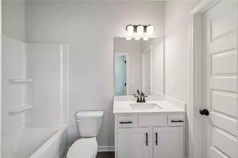 Bath - 95 Wingate Dr, Winder, GA 30680 photo 6 of 9