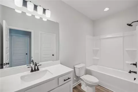 Bath - 95 Wingate Dr, Winder, GA 30680 photo 2 of 9