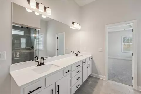 Bath - 95 Wingate Dr, Winder, GA 30680 photo 8 of 9