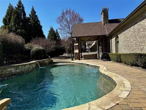 216 Slate Dr, Buford, GA 30518 photo 2