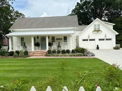 9656 Davis St, Braselton, GA 30517