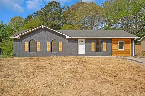8833 E Bourne Dr E, Jonesboro, GA 30238