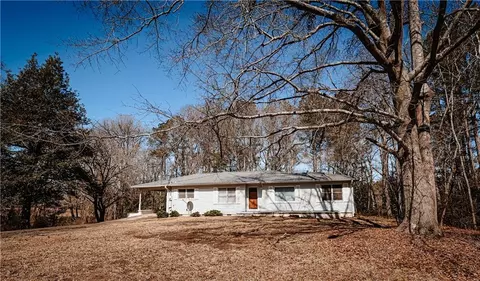 30 E Side Dr, Tallapoosa, GA 30176