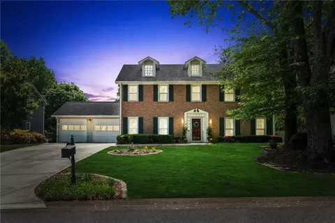 2724 Saddle Ridge Lake Dr, Marietta, GA 30062
