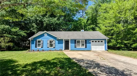 685 Greenhedge Dr, Stone Mountain, GA 30088