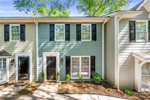 113 Courtyard Ter, Roswell, GA 30075