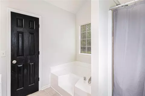 Bath - 70 Brandon Dr, Covington, GA 30016 photo 3 of 4