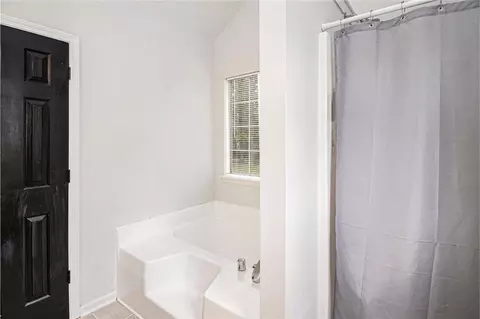 Bath - 70 Brandon Dr, Covington, GA 30016 photo 2 of 4