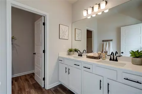 Bath - 61 Wingate Dr, Winder, GA 30680 photo 2 of 5