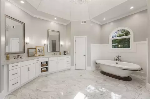 Bath - 14840 E Bluff Rd, Milton, GA 30004 photo 2 of 8