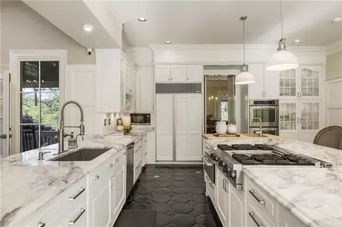 Kitchen - 14840 E Bluff Rd, Milton, GA 30004 photo 4 of 9