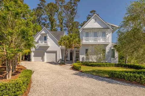 25 Country Club Ct, St. Simons, GA 31522