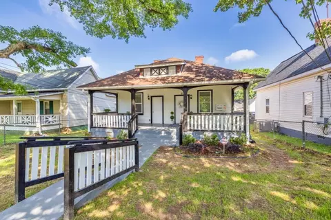 11 Poplar St, Porterdale, GA 30014