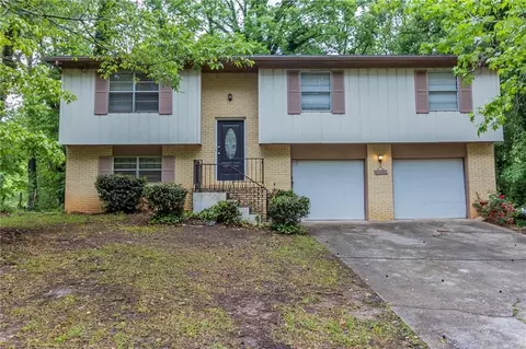 5802 Oakleaf Dr, Stone Mountain, GA 30087