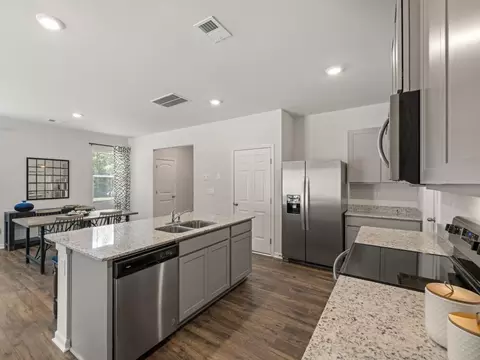 Kitchen - 136 Rolling Meadow Trce, Jasper, GA 30143 photo 3 of 4