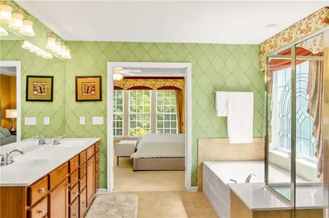 Bath - 450 Hammersmith Dr, Suwanee, GA 30024 photo 2 of 5