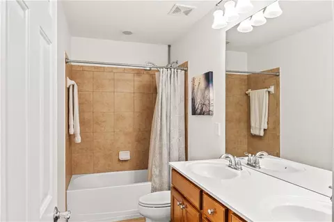 Bath - 450 Hammersmith Dr, Suwanee, GA 30024 photo 5 of 5