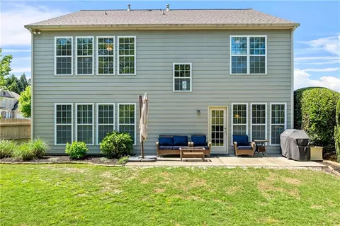 Exterior - 450 Hammersmith Dr, Suwanee, GA 30024 photo 7 of 9