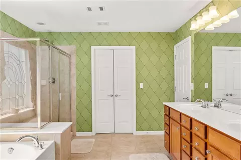 Bath - 450 Hammersmith Dr, Suwanee, GA 30024 photo 3 of 5