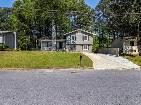 6465 Buckhurst Trl, College Park, GA 30349
