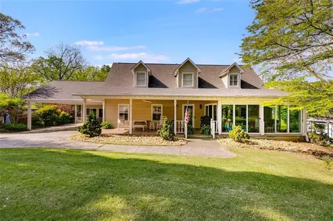 317 Ellenwood Dr, Bowdon, GA 30108