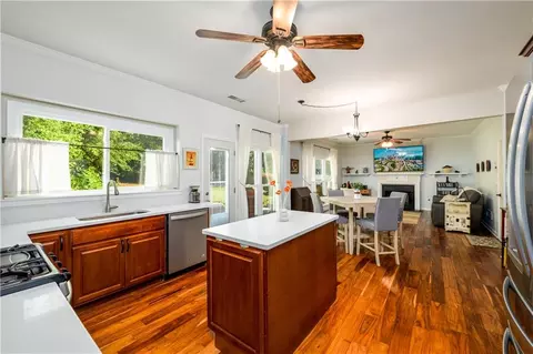 Kitchen - 3545 River Summit Trl, Duluth, GA 30097 photo 5 of 6