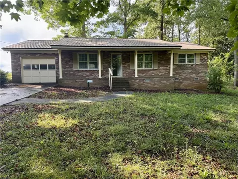 77 Cedar Creek Cir, Hartwell, GA 30643