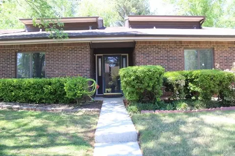 1457 Stoneleigh Cir, Stone Mountain, GA 30088