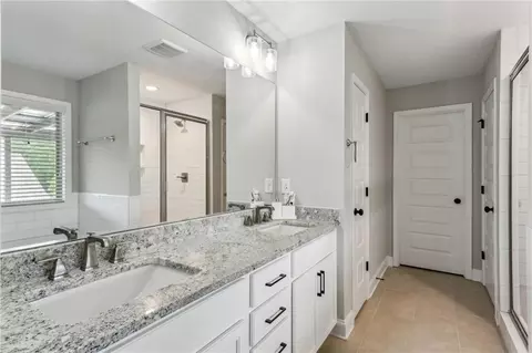 Bath - 461 Silver St, Buford, GA 30518 photo 2 of 4