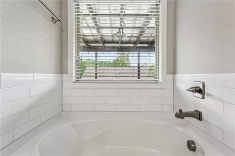 Bath - 461 Silver St, Buford, GA 30518 photo 3 of 4