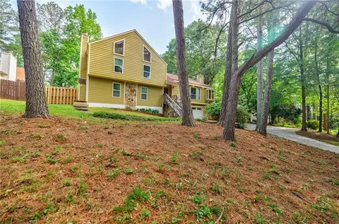 5105 Davidson Rd NE, Marietta, GA 30068