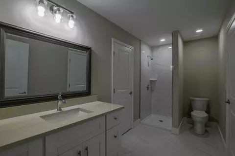 Bath - 1020 Riverbend, Commerce, GA 30530 photo 5 of 6