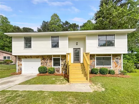 6735 Smoke Ridge Dr, Atlanta, GA 30349