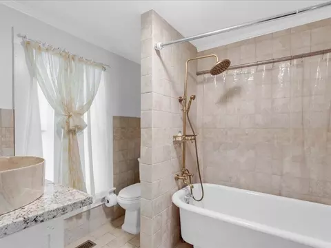 Bath - 207 E Thompson St, Thomaston, GA 30286 photo 5 of 7