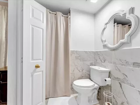 Bath - 207 E Thompson St, Thomaston, GA 30286 photo 2 of 7