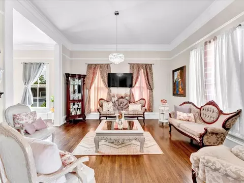Living - 207 E Thompson St, Thomaston, GA 30286 photo 1 of 3