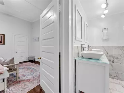 Bath - 207 E Thompson St, Thomaston, GA 30286 photo 4 of 7