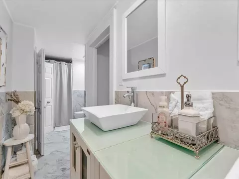Bath - 207 E Thompson St, Thomaston, GA 30286 photo 3 of 7
