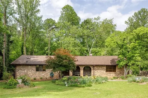 2425 Maclaren Cir, Dunwoody, GA 30360