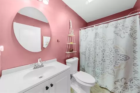 Bath - 1012 Cawthon Rd, Toccoa, GA 30577 photo 2 of 2