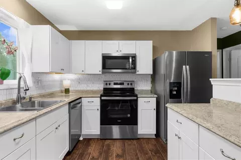 Kitchen - 1012 Cawthon Rd, Toccoa, GA 30577 photo 3 of 5
