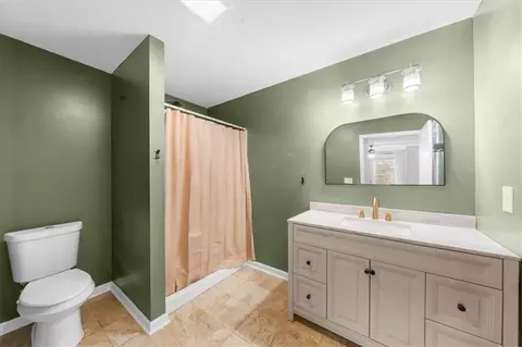 Bath - 1012 Cawthon Rd, Toccoa, GA 30577 photo 1 of 2