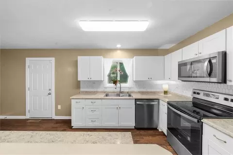 Kitchen - 1012 Cawthon Rd, Toccoa, GA 30577 photo 2 of 5