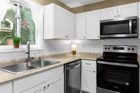 Kitchen - 1012 Cawthon Rd, Toccoa, GA 30577 photo 4 of 5