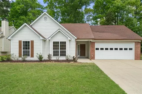 1095 Athena Ct, Acworth, GA 30101